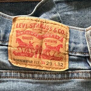 Levi's Men's Light Blue Denim Jeans with Leather Patch